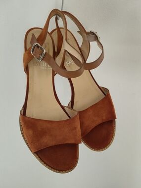 Gadea Spanish Suede Block Heel Sandal Cognac Brown, 39